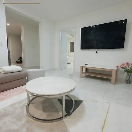 Apartment Luxrem 4 *
