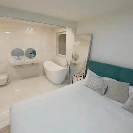 Luxrem 4 Apartment