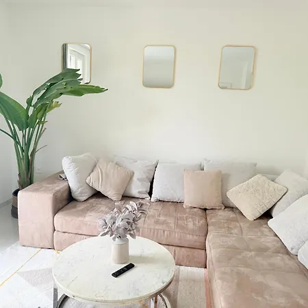 Luxrem 4 Apartment *